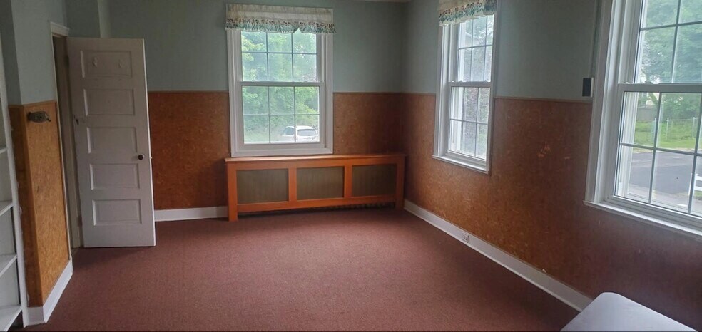 262 Middle Rd, Sayville, NY à louer - Photo de l’immeuble – Image 3 sur 3