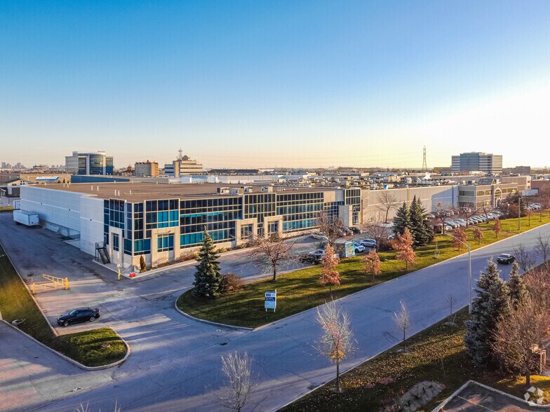 190 Statesman Dr, Mississauga, ON à louer - Photo principale – Image 1 sur 6