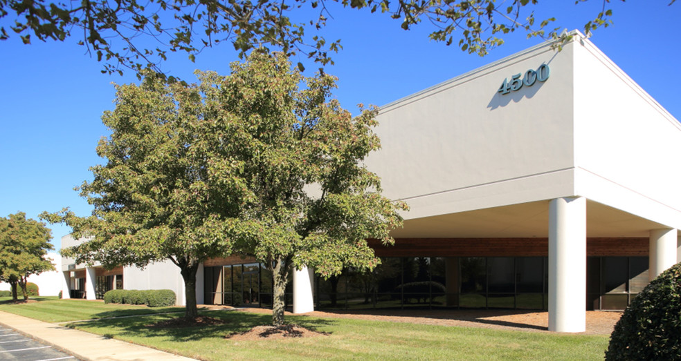 4500 Green Point Dr, Greensboro, NC à louer - Photo de l’immeuble – Image 3 sur 29