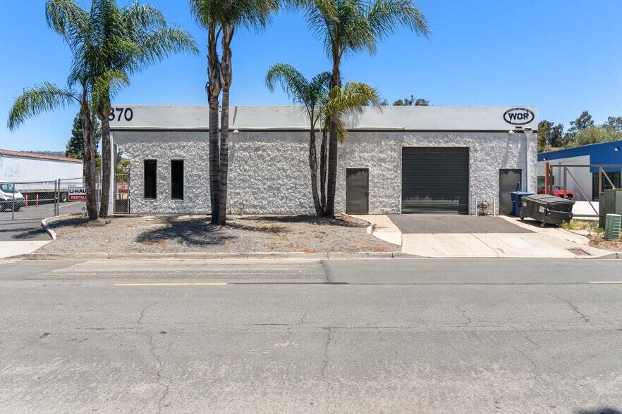 870 Rancheros Dr, San Marcos, CA à vendre - Photo de l’immeuble – Image 2 sur 4