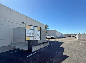 11414 E Central Ave, Wichita, KS à louer Photo de l’immeuble– Image 2 sur 4