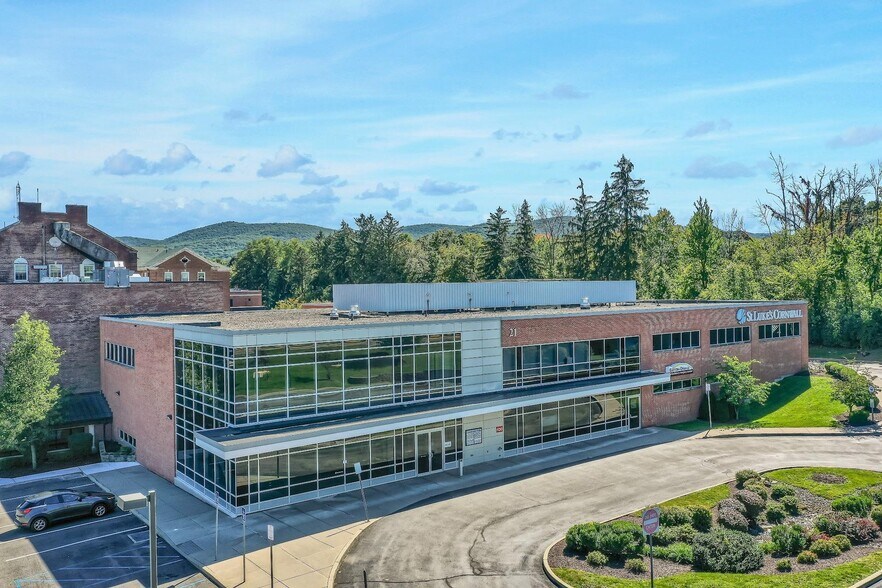21 Laurel Ave, Cornwall, NY à louer - Photo de l’immeuble – Image 3 sur 96