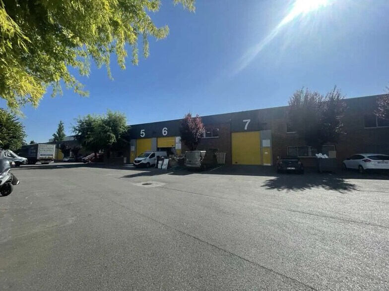 2 Rue Jean Moulin, Le Bourget à louer - Photo de l’immeuble – Image 1 sur 26