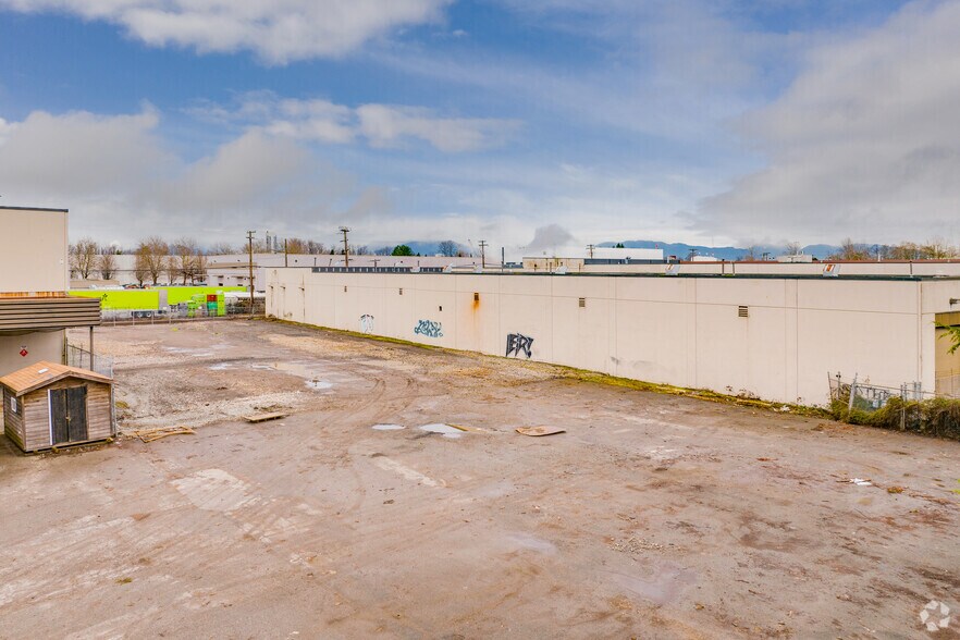 7901 Progress Way, Delta, BC à louer - Photo de l’immeuble – Image 3 sur 3