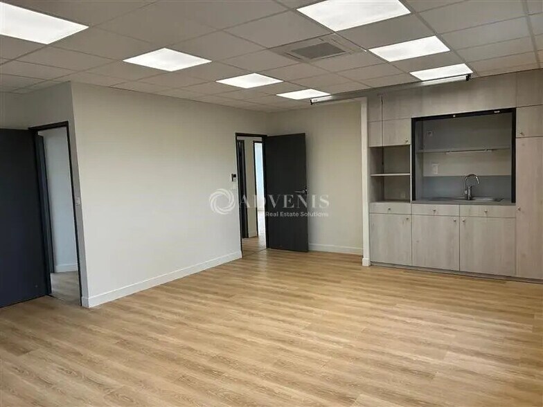 15 Rue Du Sergent Leclerc, Tours à vendre - Photo de l’immeuble – Image 1 sur 5