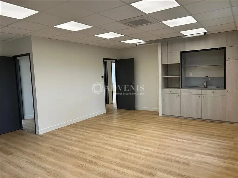 15 Rue Du Sergent Leclerc, Tours à vendre Photo de l’immeuble– Image 1 sur 6
