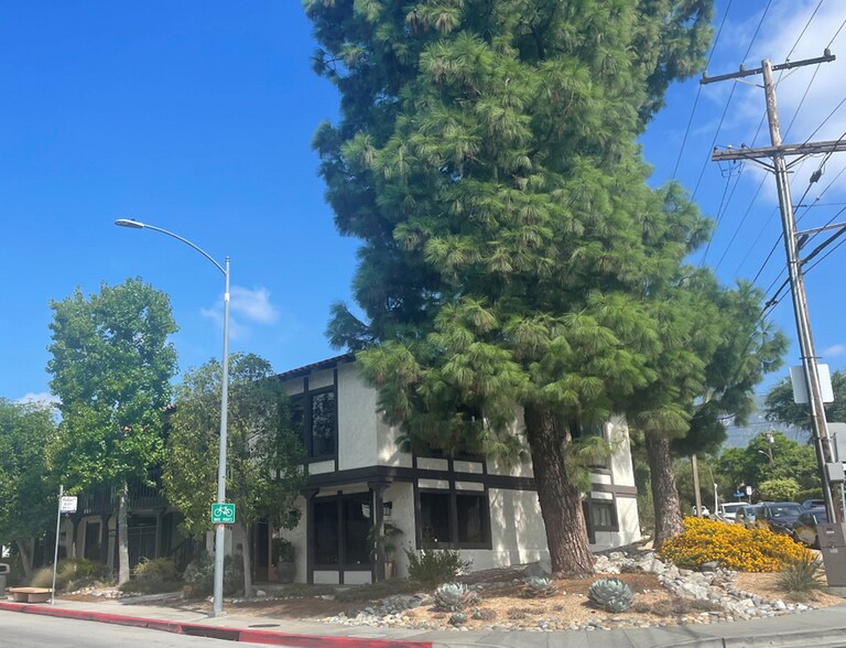 2609 Honolulu Ave, Montrose, CA à vendre - Photo de l’immeuble – Image 2 sur 4