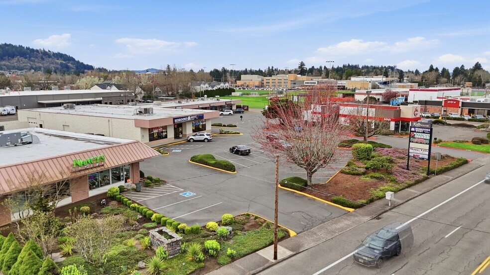 576 NE Burnside Rd, Gresham, OR à vendre - Photo de l’immeuble – Image 2 sur 2