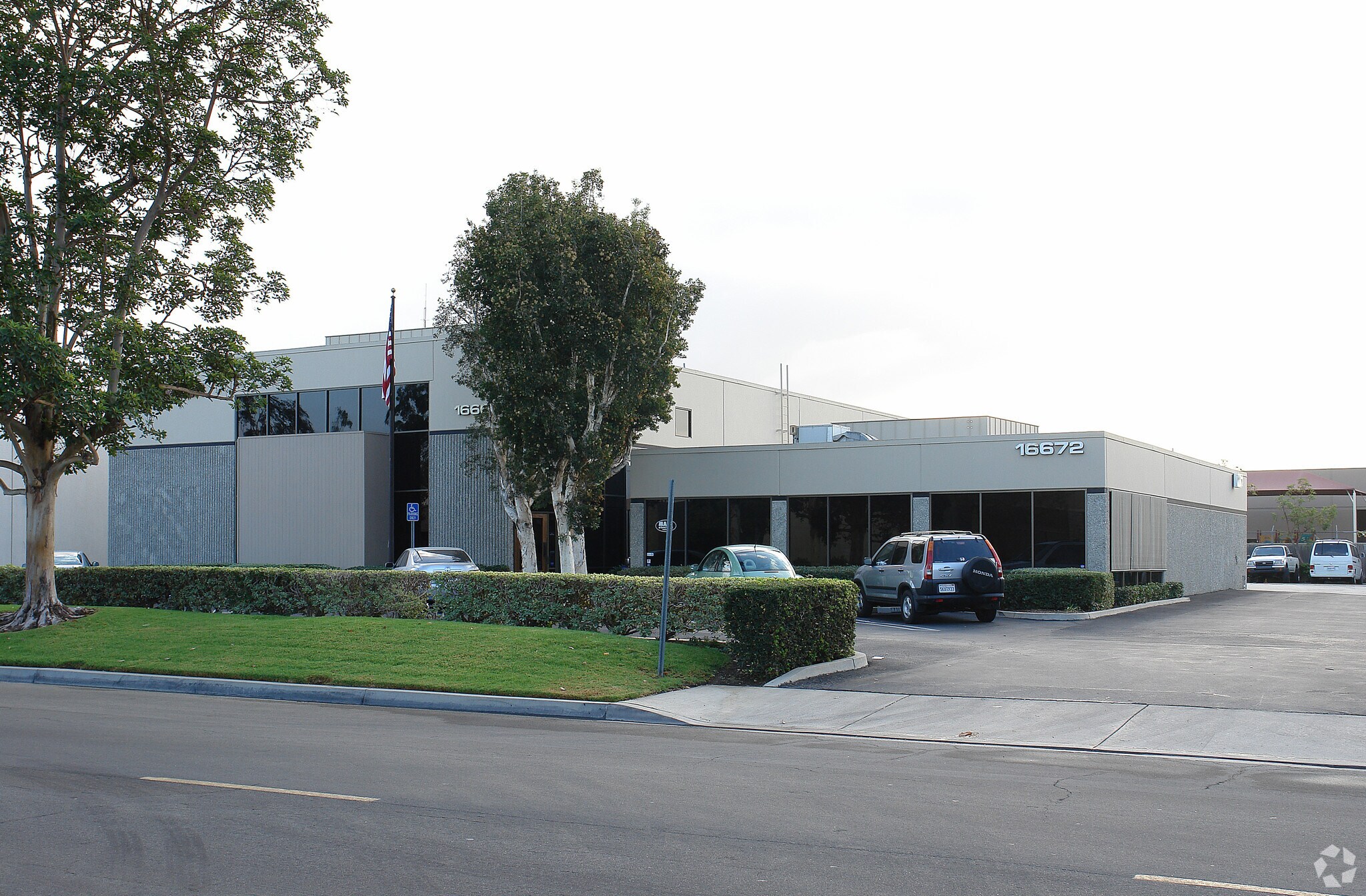 16662-16672 Millikan Ave, Irvine, CA à louer Photo de l’immeuble– Image 1 sur 6