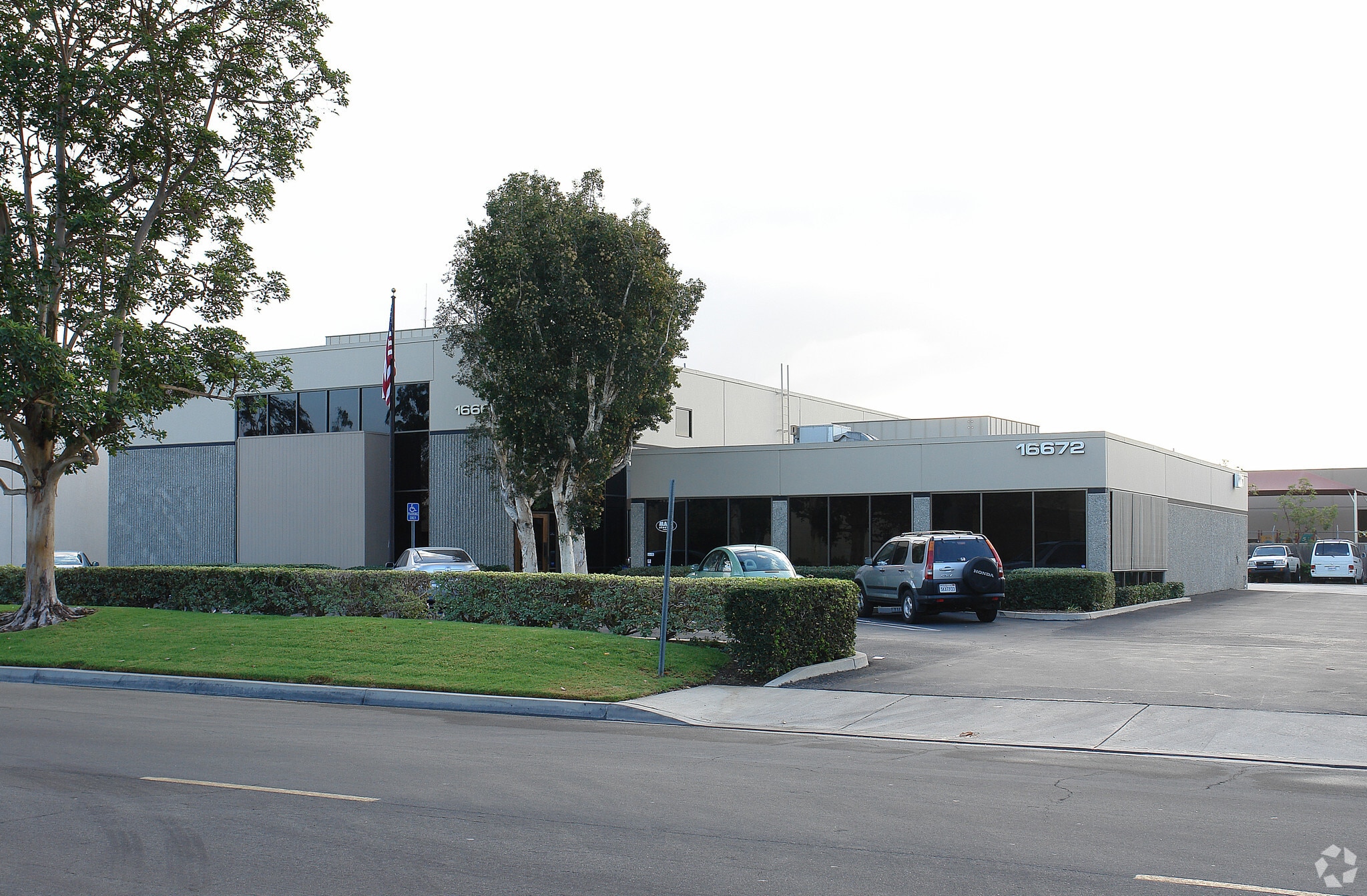 16662-16672 Millikan Ave, Irvine, CA à louer Photo principale– Image 1 sur 6
