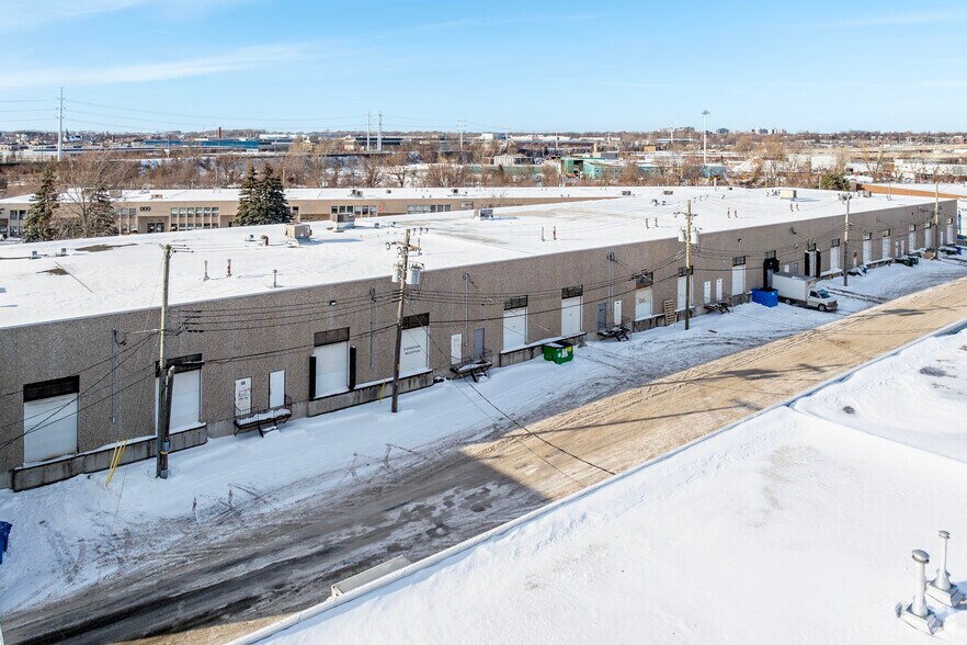 9643-9675 Rue Clément, Montréal, QC à vendre - Photo de l’immeuble – Image 2 sur 5