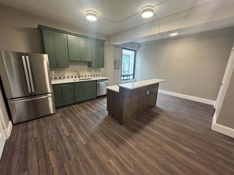 230 SW 3rd St, Corvallis, OR à louer - Photo de l’immeuble – Image 3 sur 9