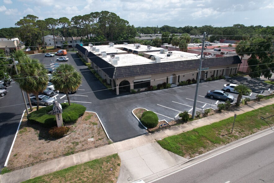 6499 38th Ave N, Saint Petersburg, FL à louer - Photo de l’immeuble – Image 2 sur 9