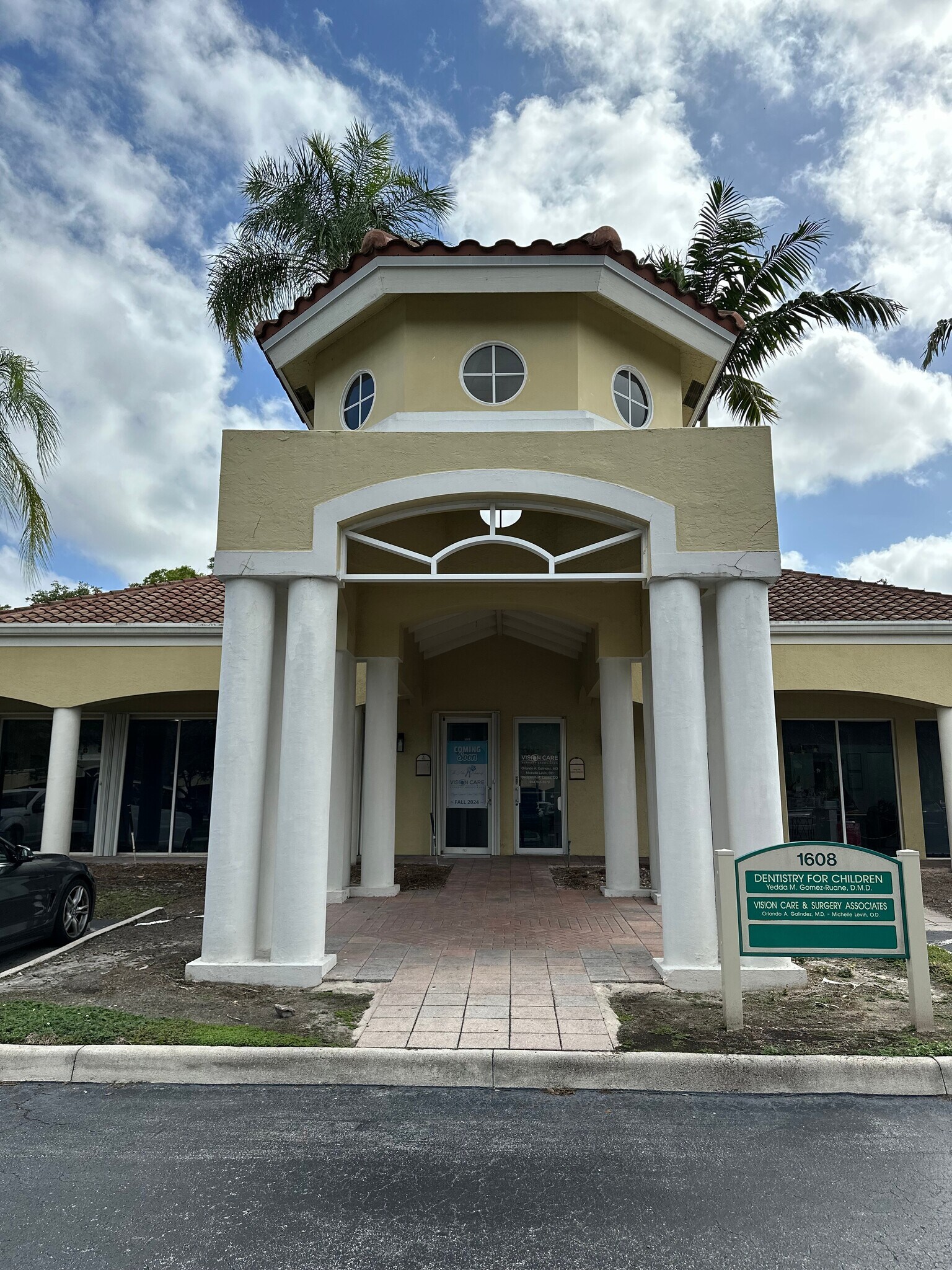 1608 Town Center Blvd, Weston, FL à louer Photo de l’immeuble– Image 1 sur 15