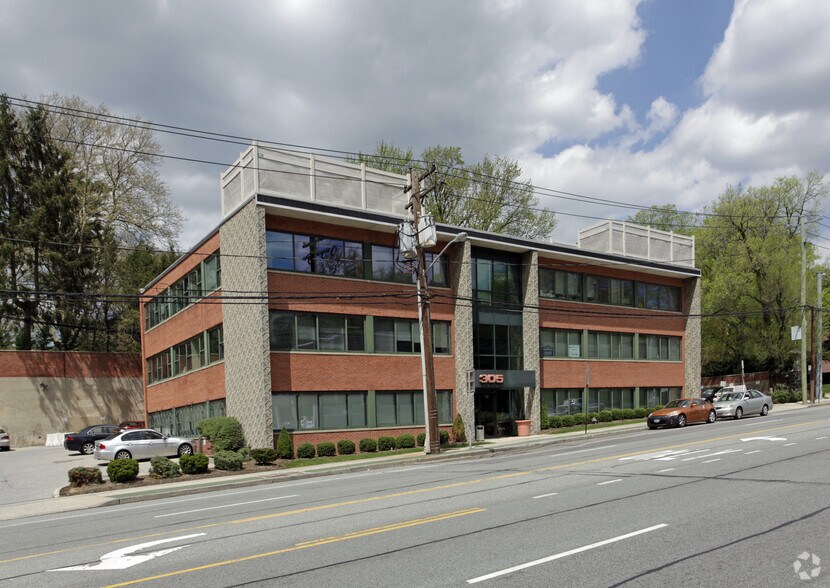 305 Northern Blvd, Great Neck, NY à louer - Photo de l’immeuble – Image 1 sur 9