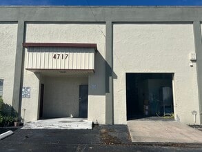 4701-4755 NE 12th Ave, Oakland Park, FL à louer Photo intérieure– Image 1 sur 8