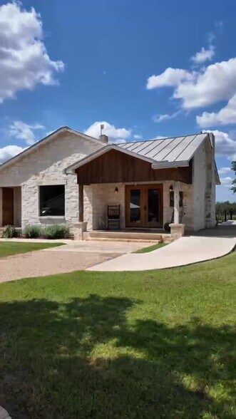 13502 US 290 E, Stonewall, TX à vendre - Vidéo sur l’annonce professionnelle – Image 2 sur 56