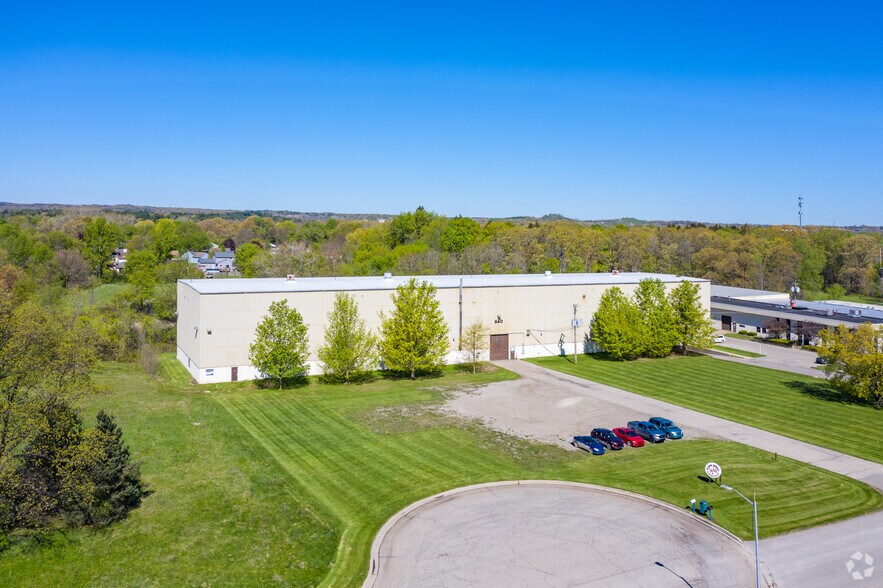 840 Rickett Rd, Brighton, MI à louer - Aérien – Image 2 sur 4