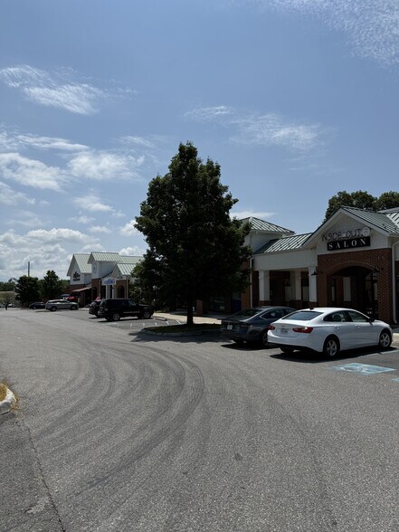 420-452 Peppers Ferry Rd NW, Christiansburg, VA à louer - Photo de l’immeuble – Image 3 sur 23