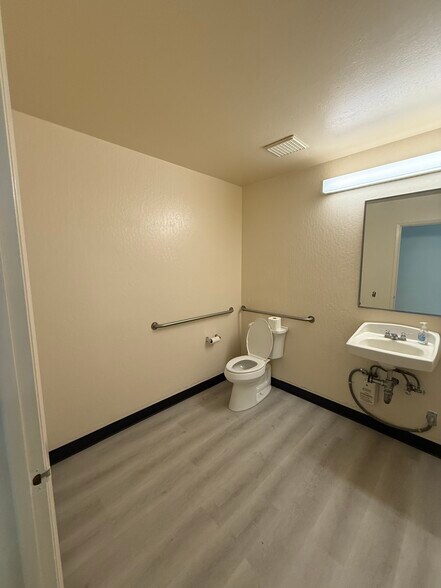 38003 Mission Blvd, Fremont, CA à louer - Photo de l’immeuble – Image 3 sur 12