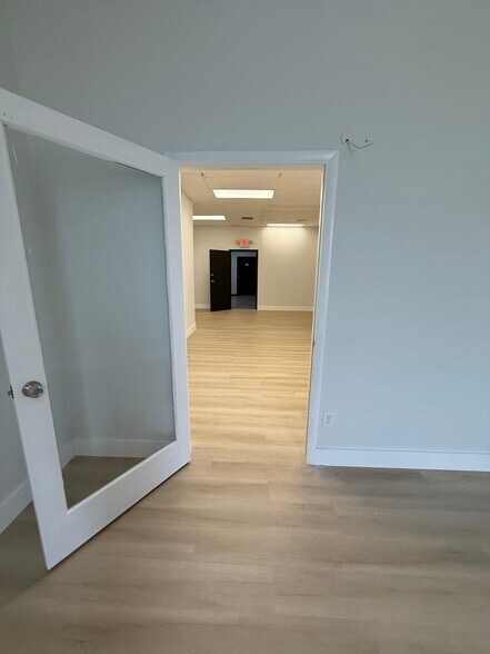 429 W Hallandale Beach Blvd, Hallandale, FL à louer - Photo de l’immeuble – Image 3 sur 8