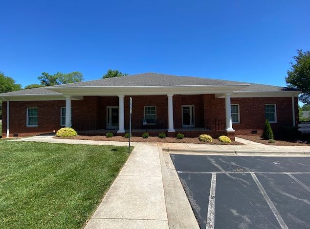 460 S Main St, Davidson, NC à louer - Photo de l’immeuble – Image 1 sur 8