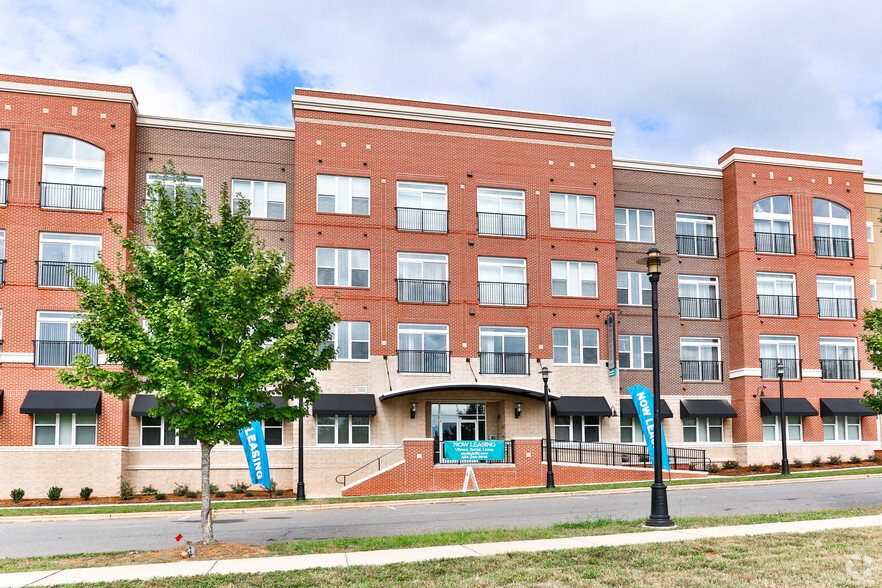 2025 Ayrsley Town Blvd, Charlotte, NC à louer - Photo de l’immeuble – Image 2 sur 48