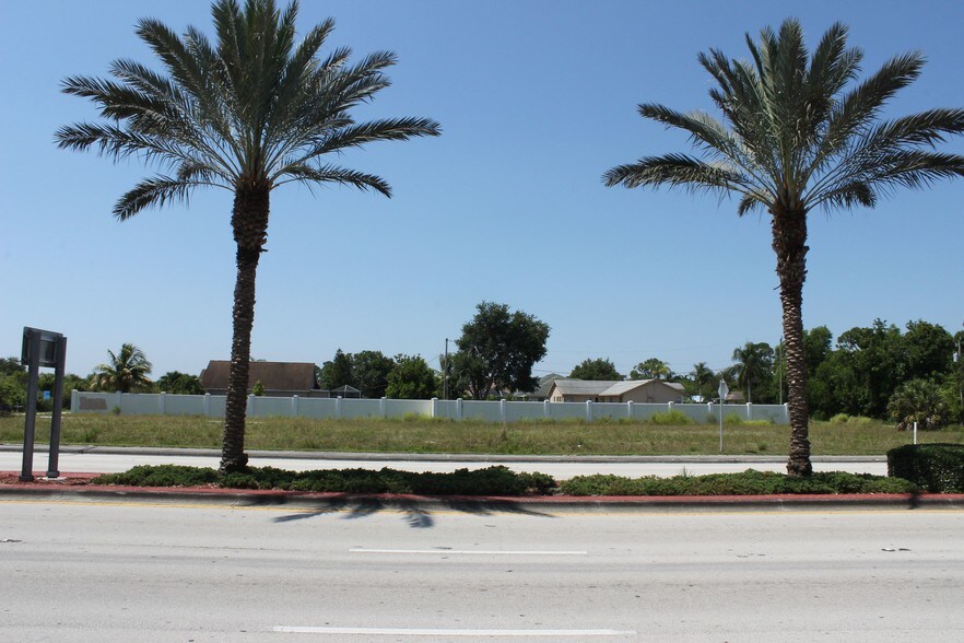 774 SE Port St Lucie Blvd, Port Saint Lucie, FL à louer - Aérien – Image 2 sur 10