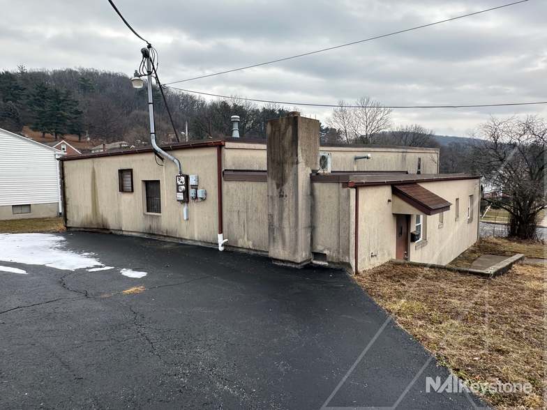 2001 County St, Laureldale, PA à vendre - Photo de l’immeuble – Image 3 sur 18