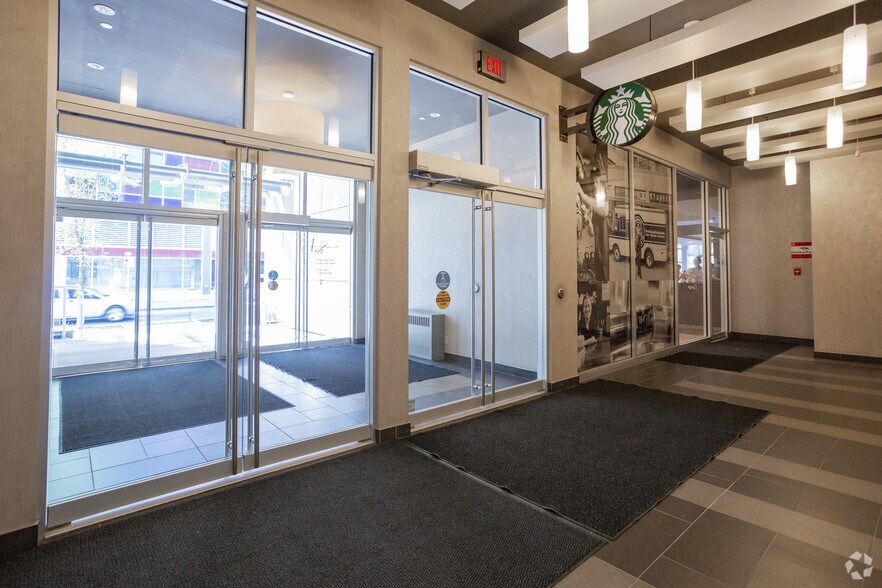 150 13th Ave SW, Calgary, AB à louer - Hall d’entrée – Image 3 sur 7