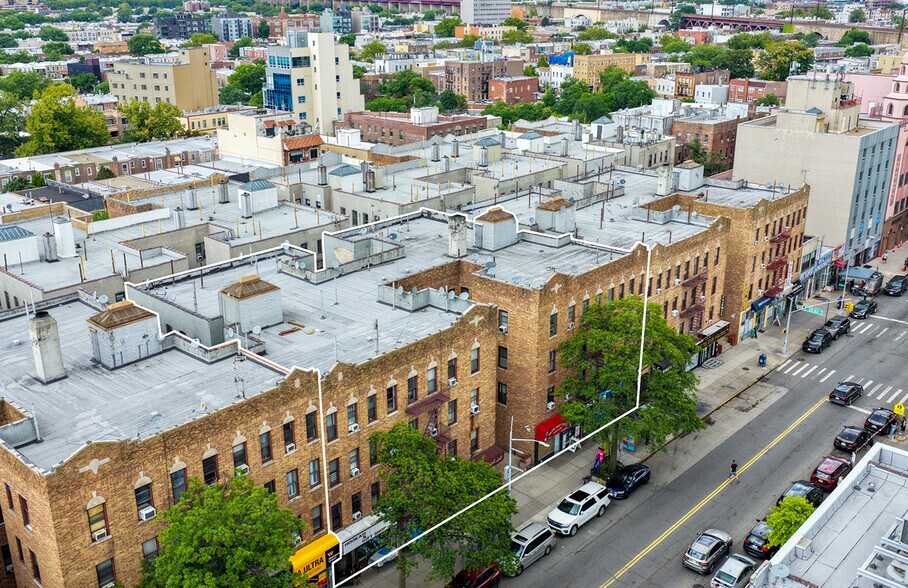 25-12 Steinway St, Astoria, NY à vendre - Photo de l’immeuble – Image 3 sur 9