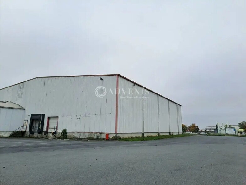 Local d’activités dans Vallet à louer - Photo de l’immeuble – Image 1 sur 3