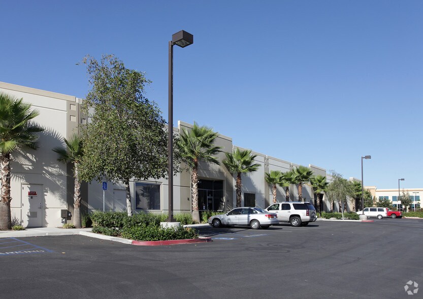 14427 Meridian Pky, Riverside, CA à louer - Photo de l’immeuble – Image 3 sur 10