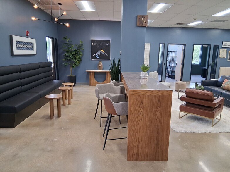 3851 NE Loop 820, Fort Worth, TX à louer - Photo de l’immeuble – Image 2 sur 11