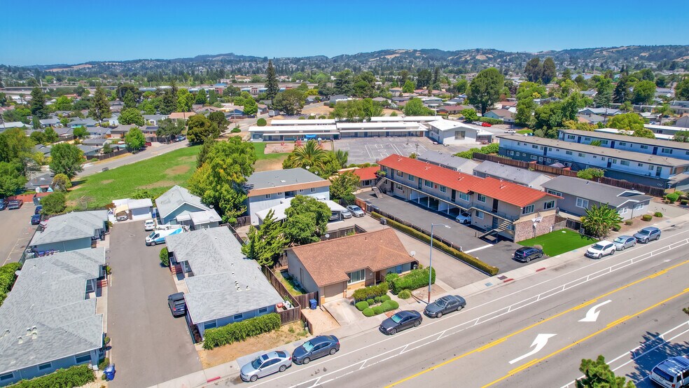 2536 Grove Way, Castro Valley, CA à vendre - Photo de l’immeuble – Image 2 sur 26