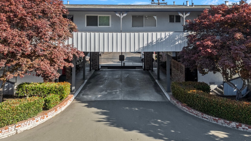 2251 Buena Vista Ave, San Leandro, CA à vendre - Photo de l’immeuble – Image 3 sur 6
