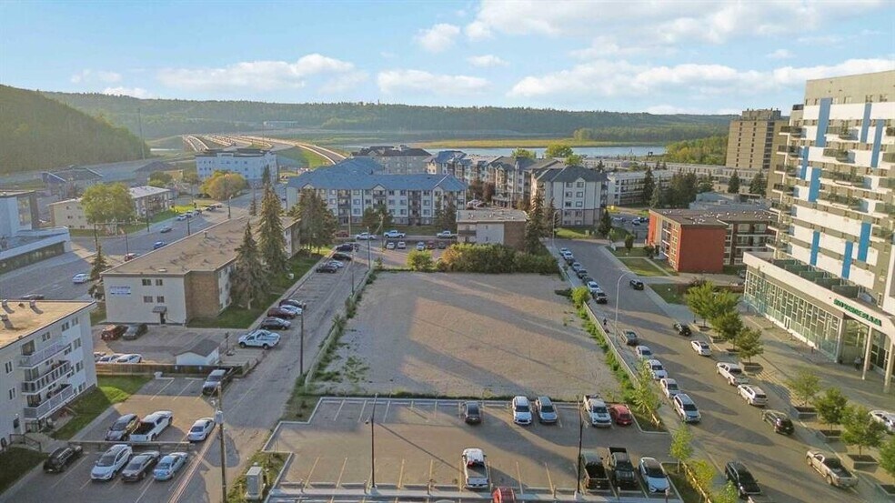10013-10119 Manning ave, Fort McMurray, AB à vendre - Photo de l’immeuble – Image 3 sur 9