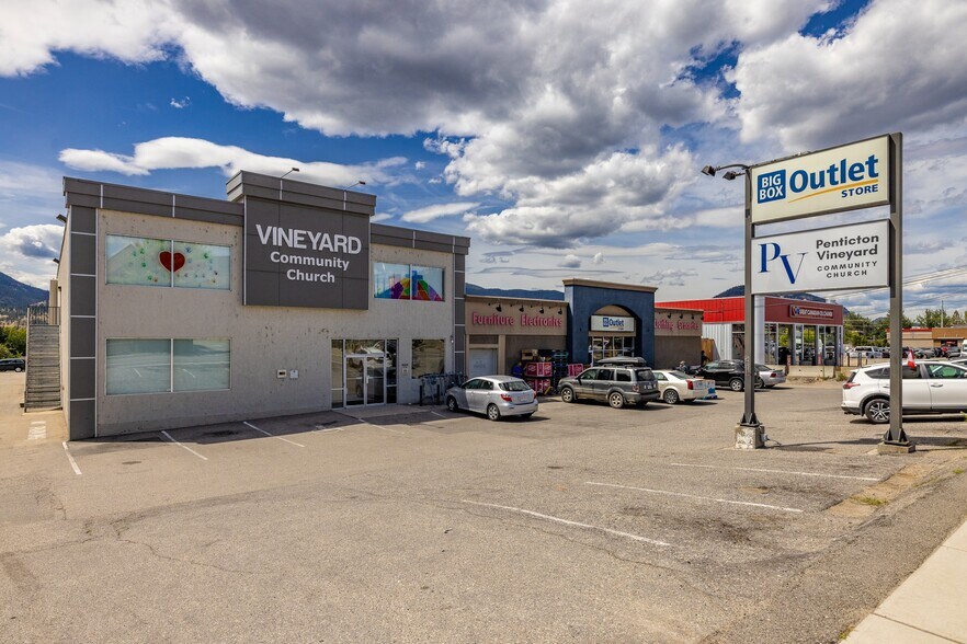 1825 Main St, Penticton, BC à louer - Photo principale – Image 1 sur 6