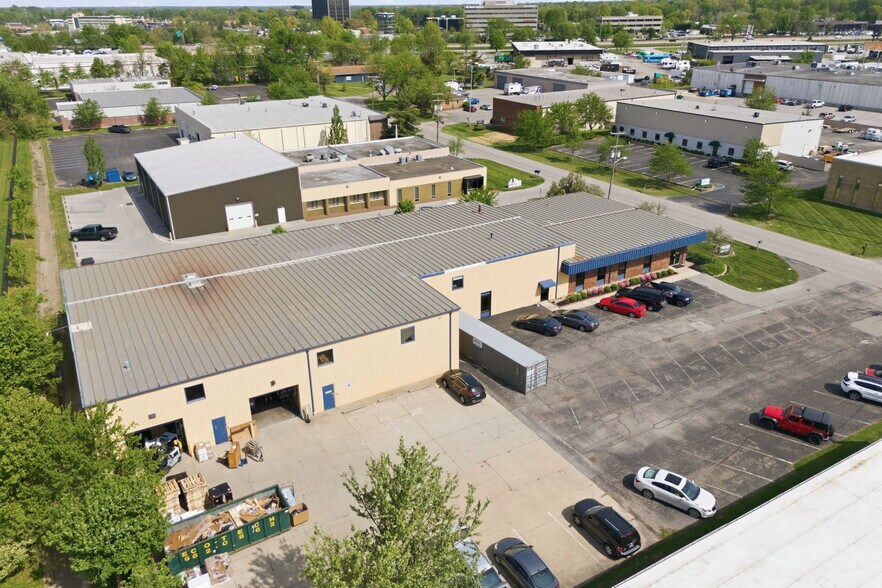 1812 Cargo Ct, Louisville, KY à louer - Photo de l’immeuble – Image 2 sur 33