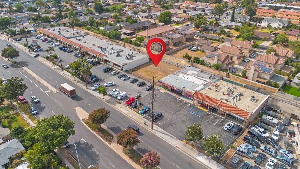 15739 Amar Rd, La Puente, CA à vendre - Photo de l’immeuble – Image 2 sur 7