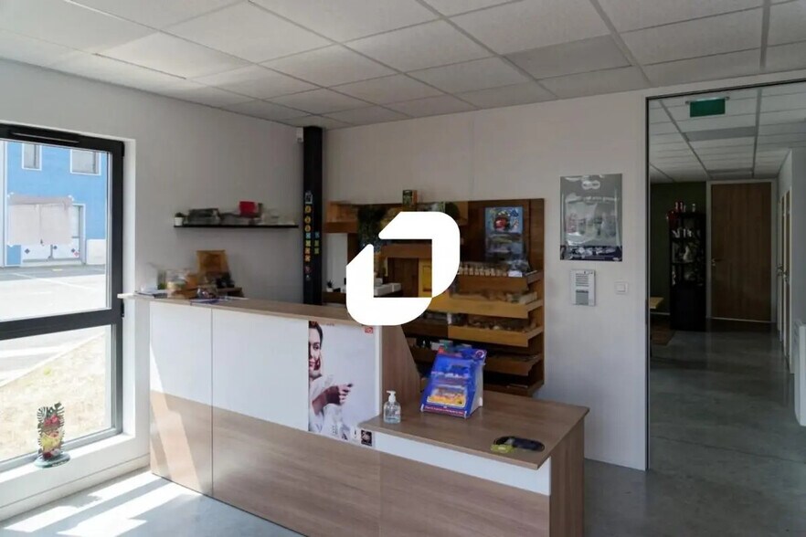 Local d'activités dans Saint-Herblain à vendre - Photo de l’immeuble – Image 1 sur 8