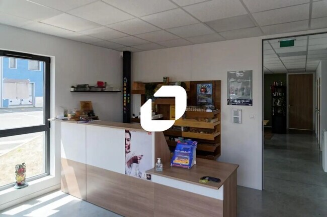 Plus de détails pour Local d’activités à vendre