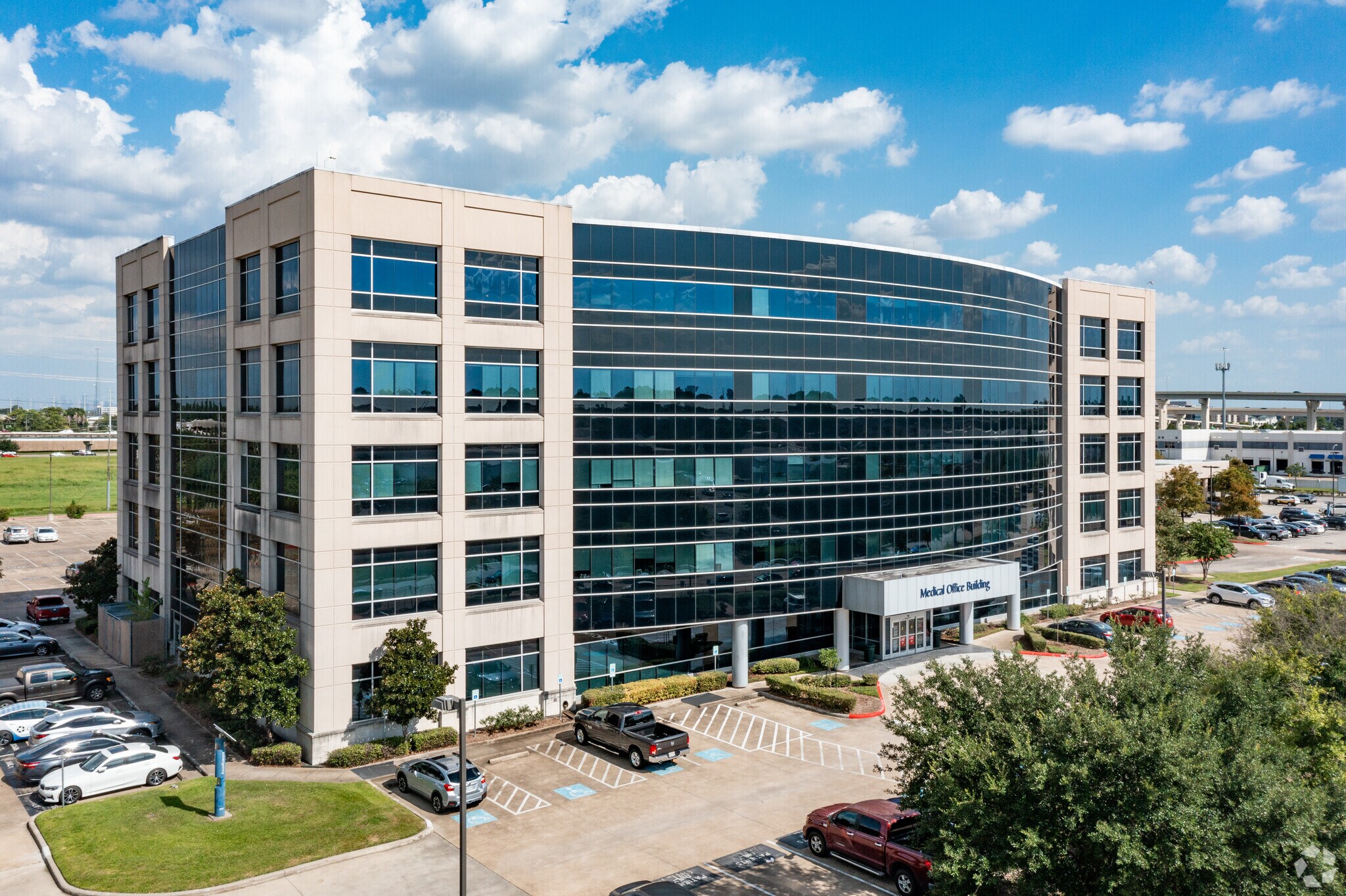 1140 Business Center Dr, Houston, TX à louer Photo de l’immeuble– Image 1 sur 8
