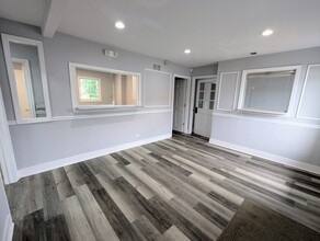 1S085 Summit Ave, Oakbrook Terrace, IL à louer Photo intérieure– Image 2 sur 16