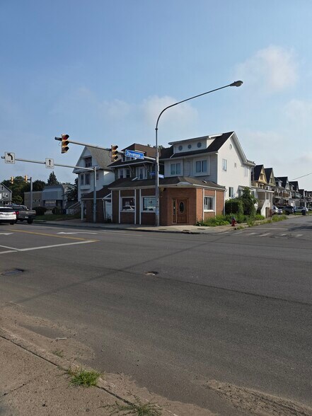 1923 Seneca St, Buffalo, NY à vendre - Photo de l’immeuble – Image 3 sur 24