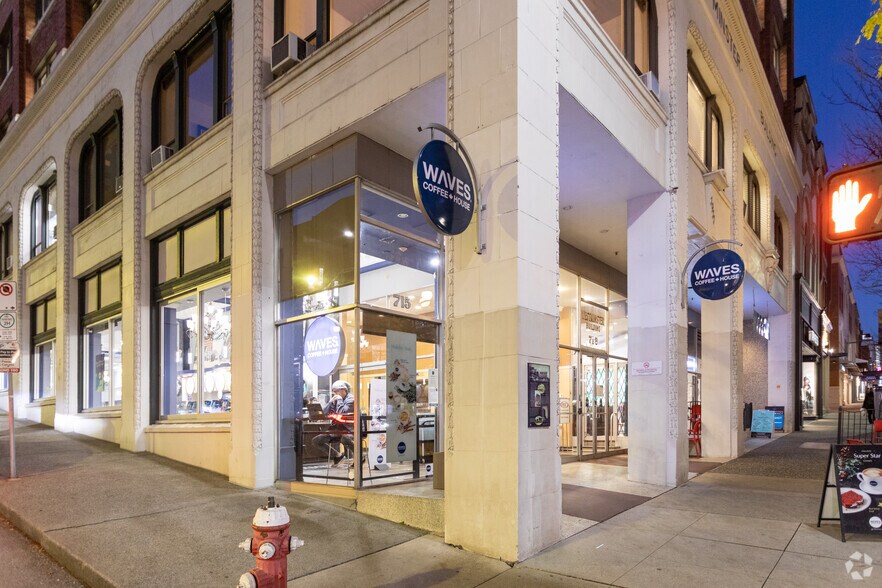 713 Columbia St, New Westminster, BC à louer - Photo de l’immeuble – Image 3 sur 5