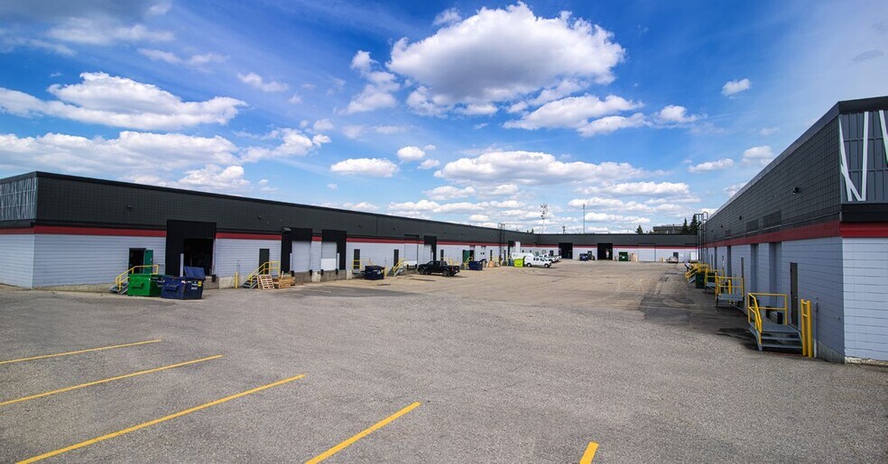 4210-4248 99th St, Edmonton, AB à louer - Photo de l’immeuble – Image 2 sur 8
