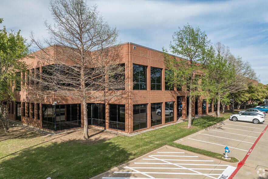 1820 Preston Park Blvd, Plano, TX à vendre - Photo de l’immeuble – Image 2 sur 10