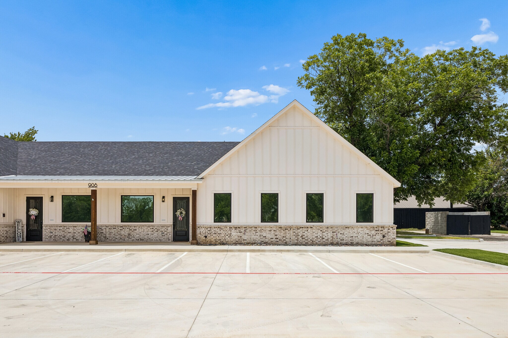908 Cresthaven Dr, Euless, TX à louer Photo de l’immeuble– Image 1 sur 26