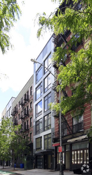 436 E 13th St, New York, NY à vendre - Photo de l’immeuble – Image 2 sur 7